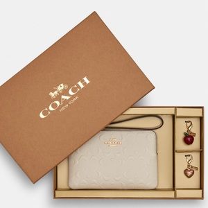 Coach Boxed Corner Zip Wristlet In Signature Leather